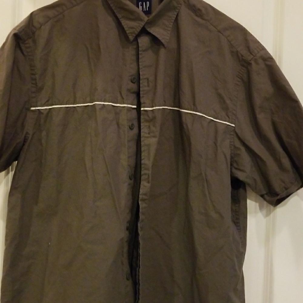 Men's Gap shirt
